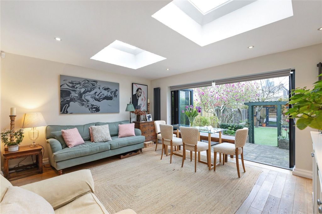 Property photo 2 of 17 Reception