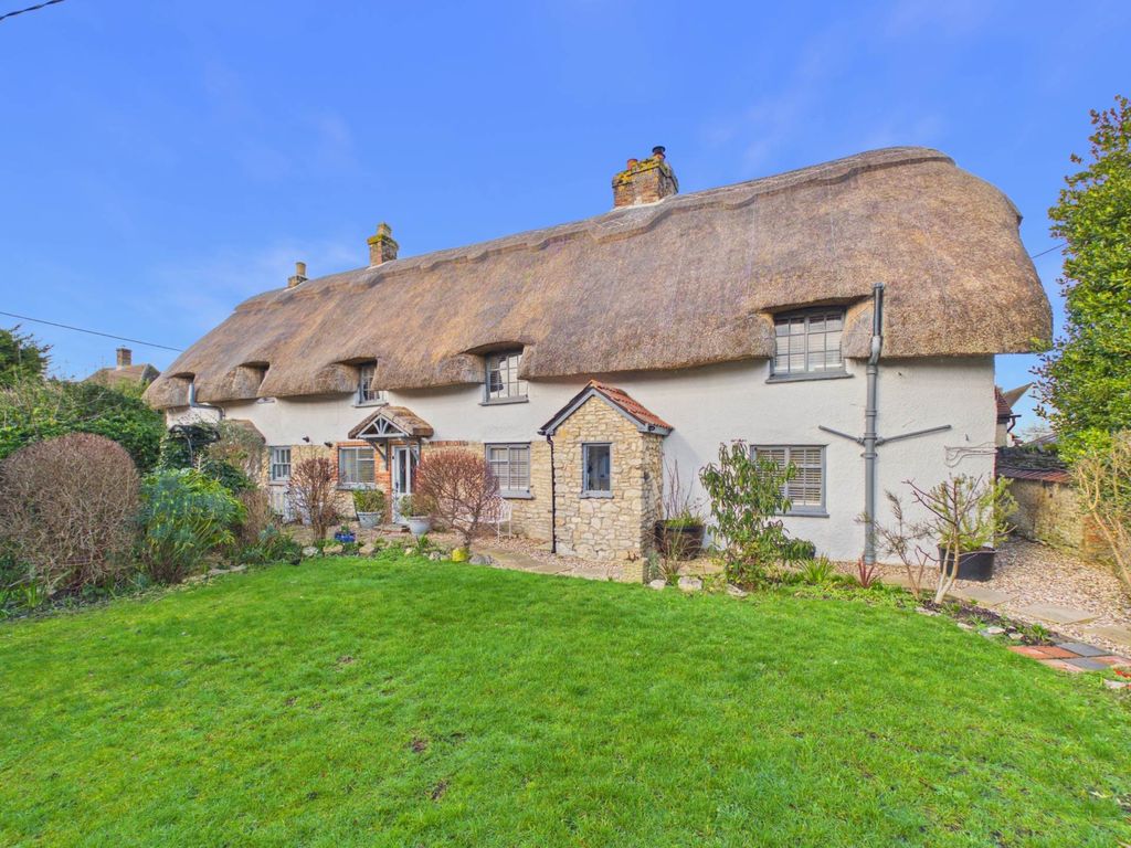 Property photo 2 of 33