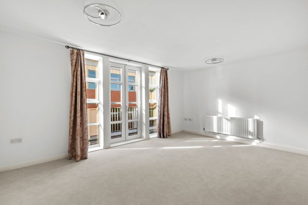Property photo 3 of 6