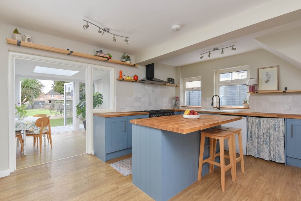 Property photo 2 of 23 4737936