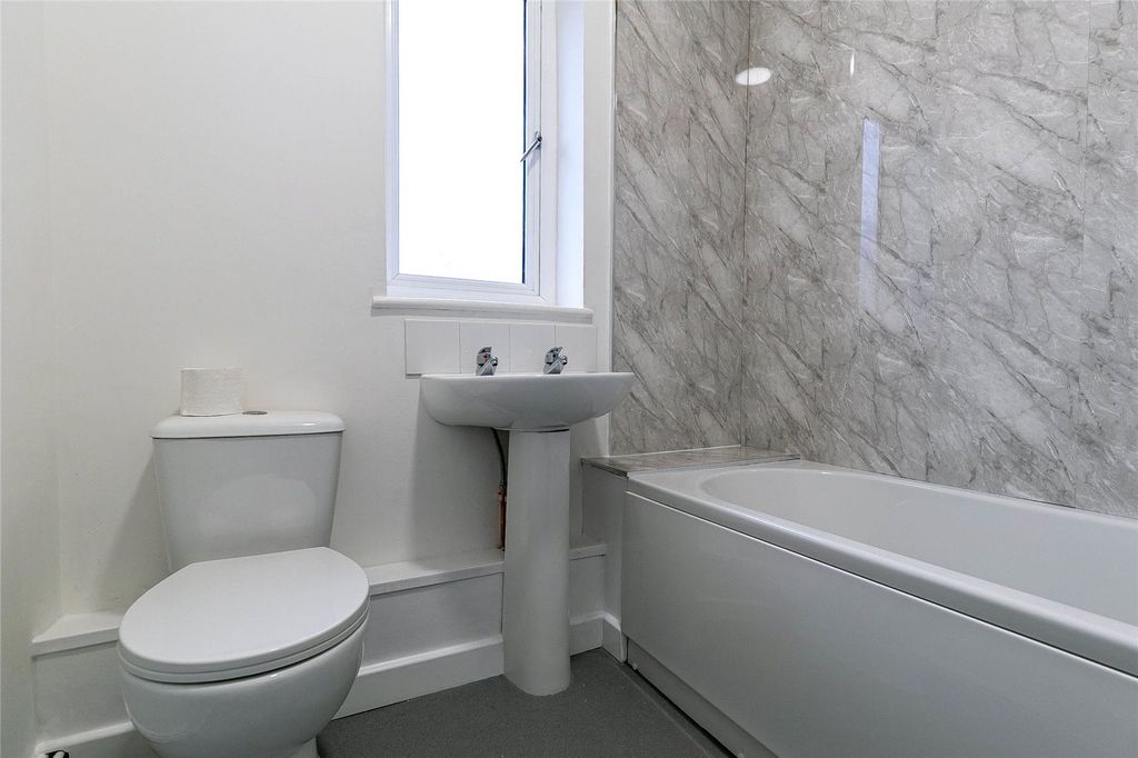 Property photo 3 of 6 Picture No. 11