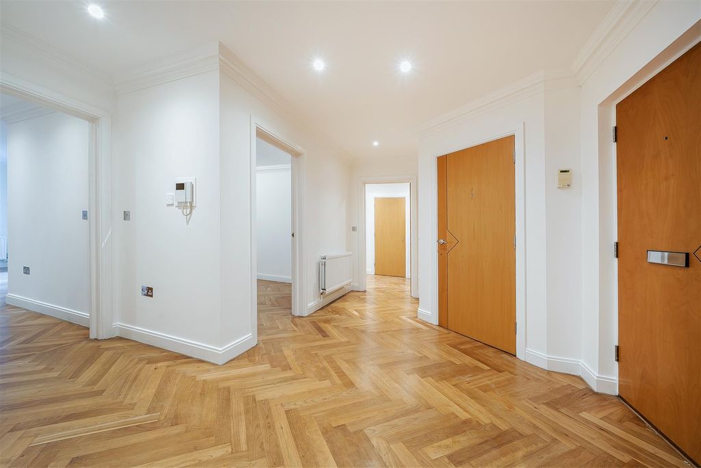 Property photo 3 of 27 Eastcote Road