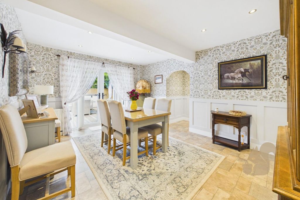 Property photo 2 of 25 Dining Room