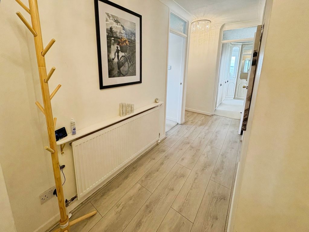 Property photo 2 of 11 Entrance Hall