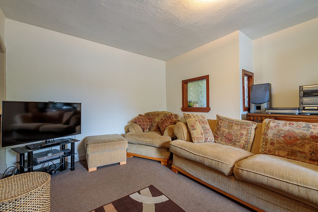 Property photo 3 of 47