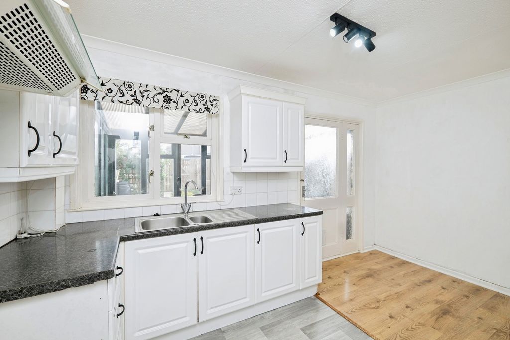 Property photo 3 of 18 Kitchen/Diner