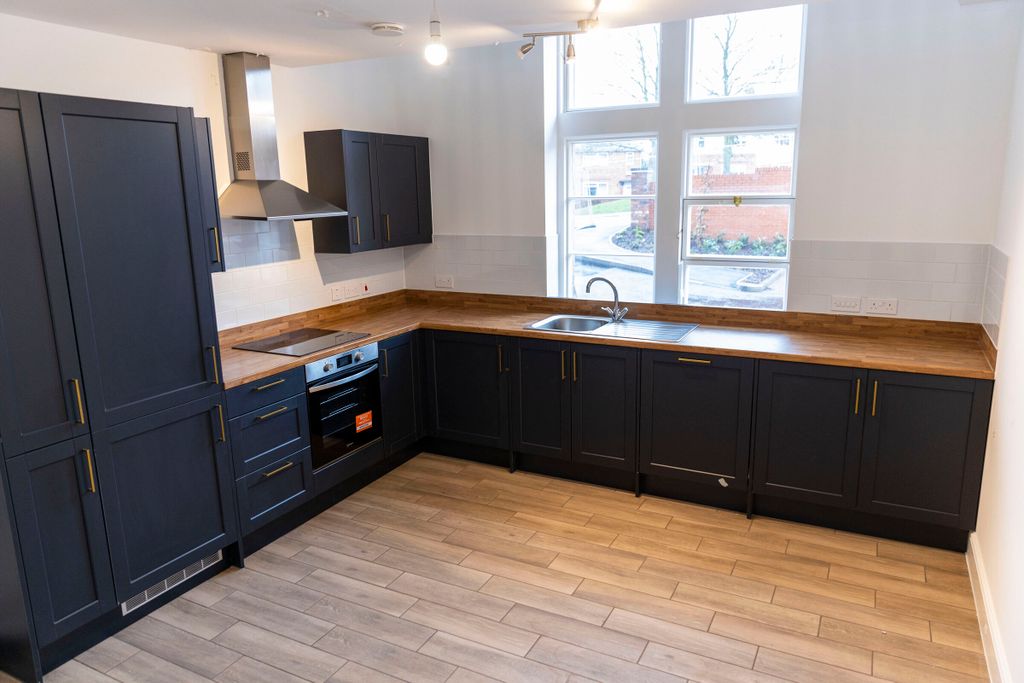 Property photo 2 of 32