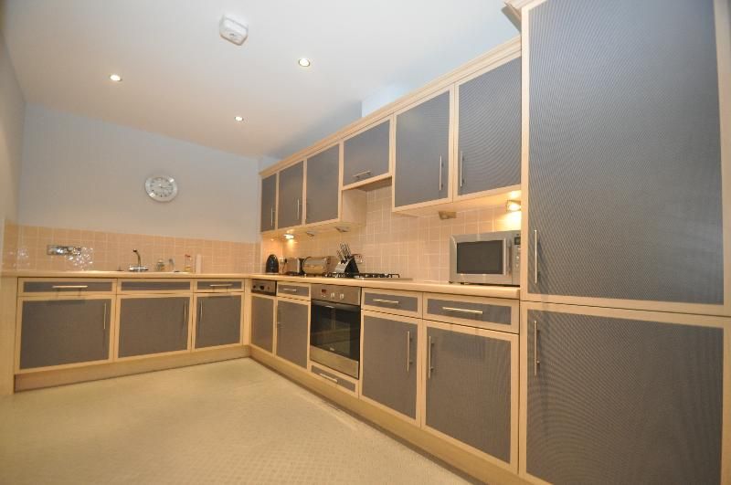 Property photo 2 of 9 Kitchen