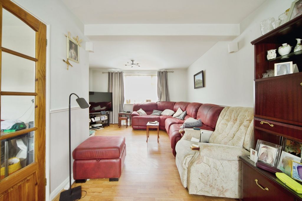 Property photo 2 of 11 Photo