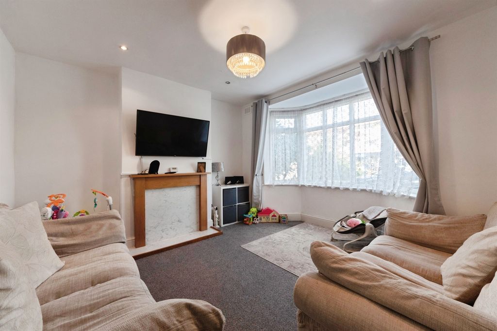 Property photo 3 of 18