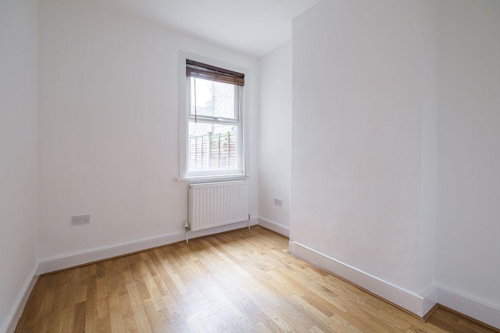 Property photo 3 of 18 14 Louise Road 3