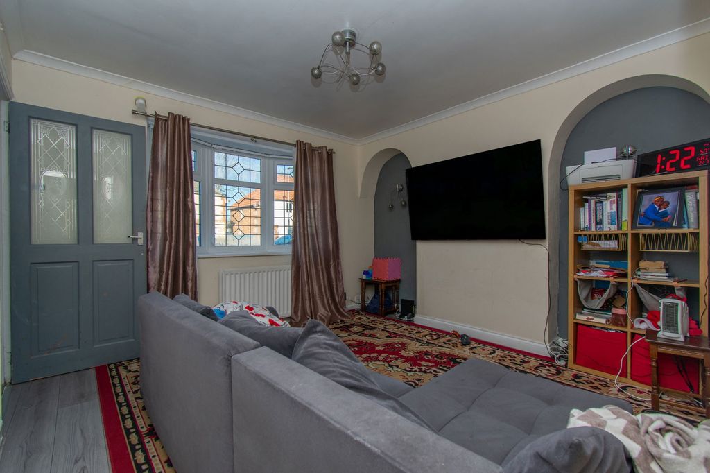 Property photo 2 of 14