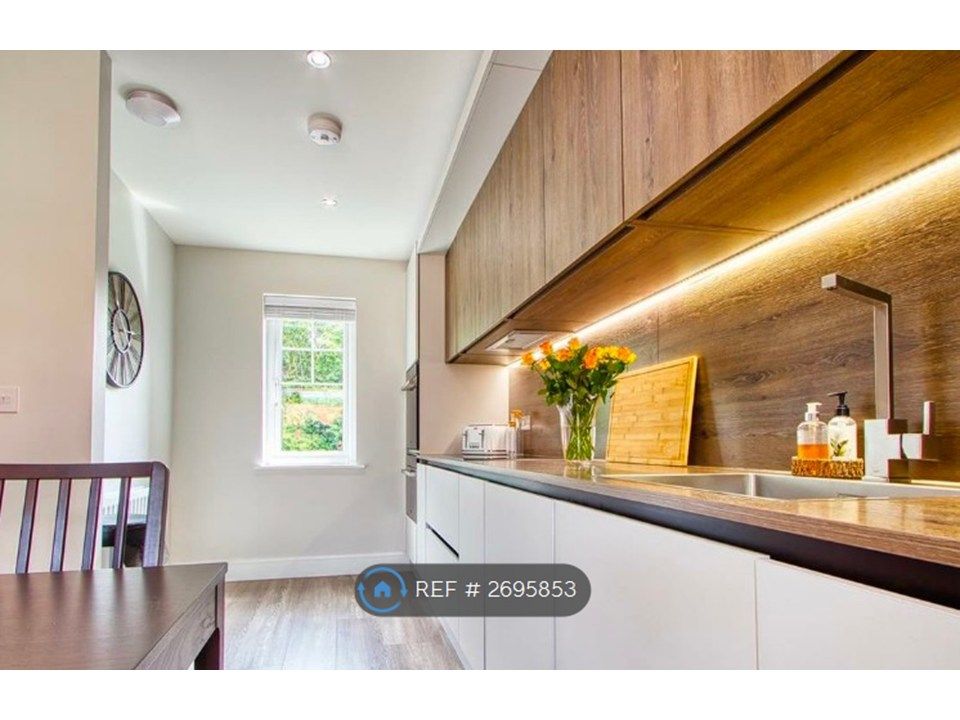 Property photo 3 of 5 Fitted Kitchen