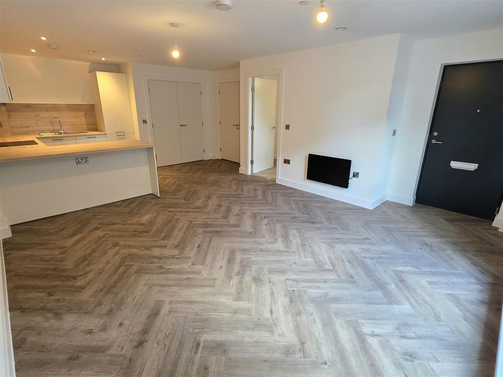 Property photo 1 of 7 Living Room