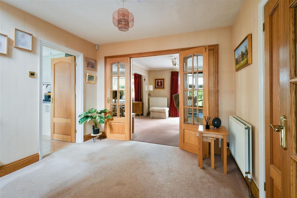 Property photo 2 of 29 Mospey Crescent