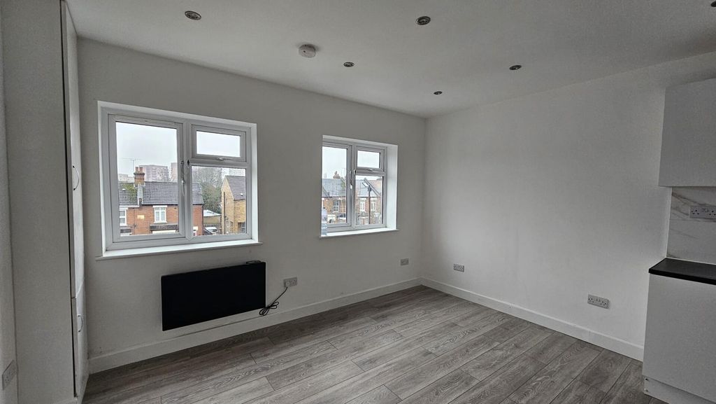 Property photo 3 of 10 Bedroom