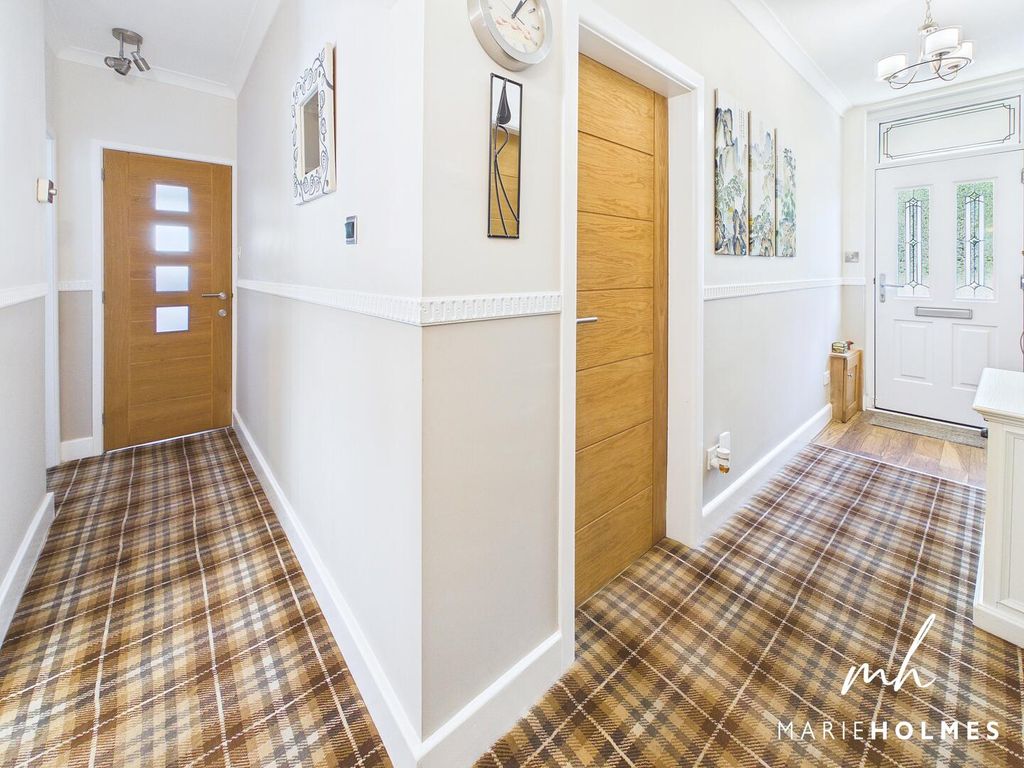 Property photo 2 of 22 Hallway