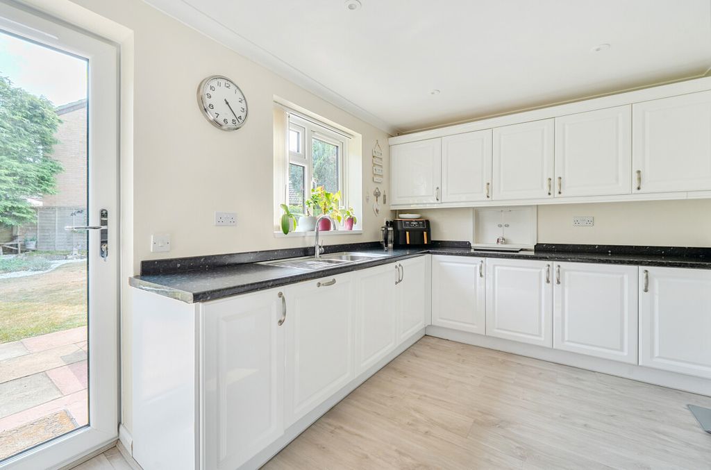 Property photo 3 of 18 1494804-16-6A5A54...