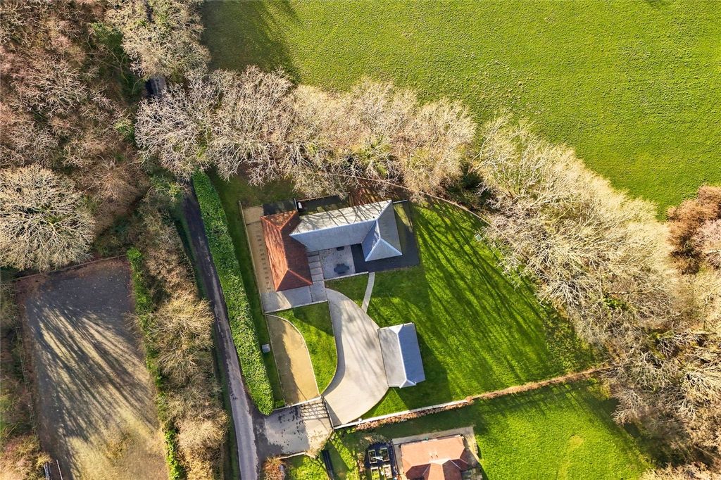 Property photo 2 of 21 Picture No. 35