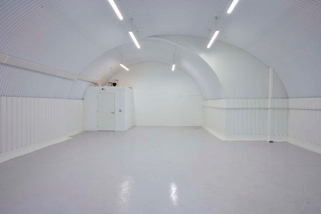 Property photo 2 of 5 An Empty Arch With White Lining