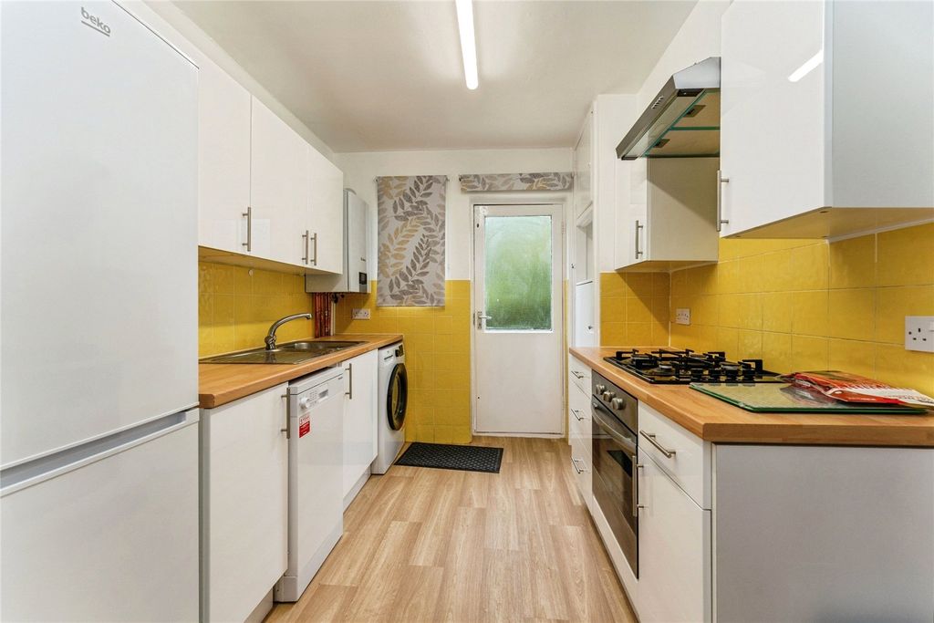 Property photo 3 of 19 Kitchen