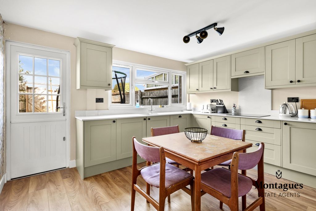 Property photo 3 of 20 Photo 12