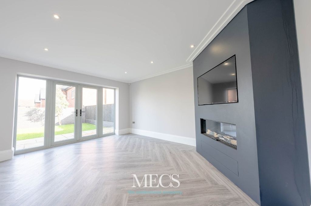 Property photo 2 of 18 3943711