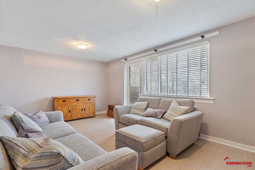 Property photo 2 of 22 Lounge Dining (1)