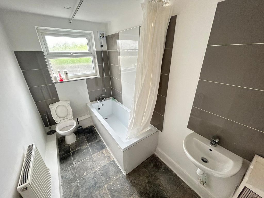 Property photo 1 of 3