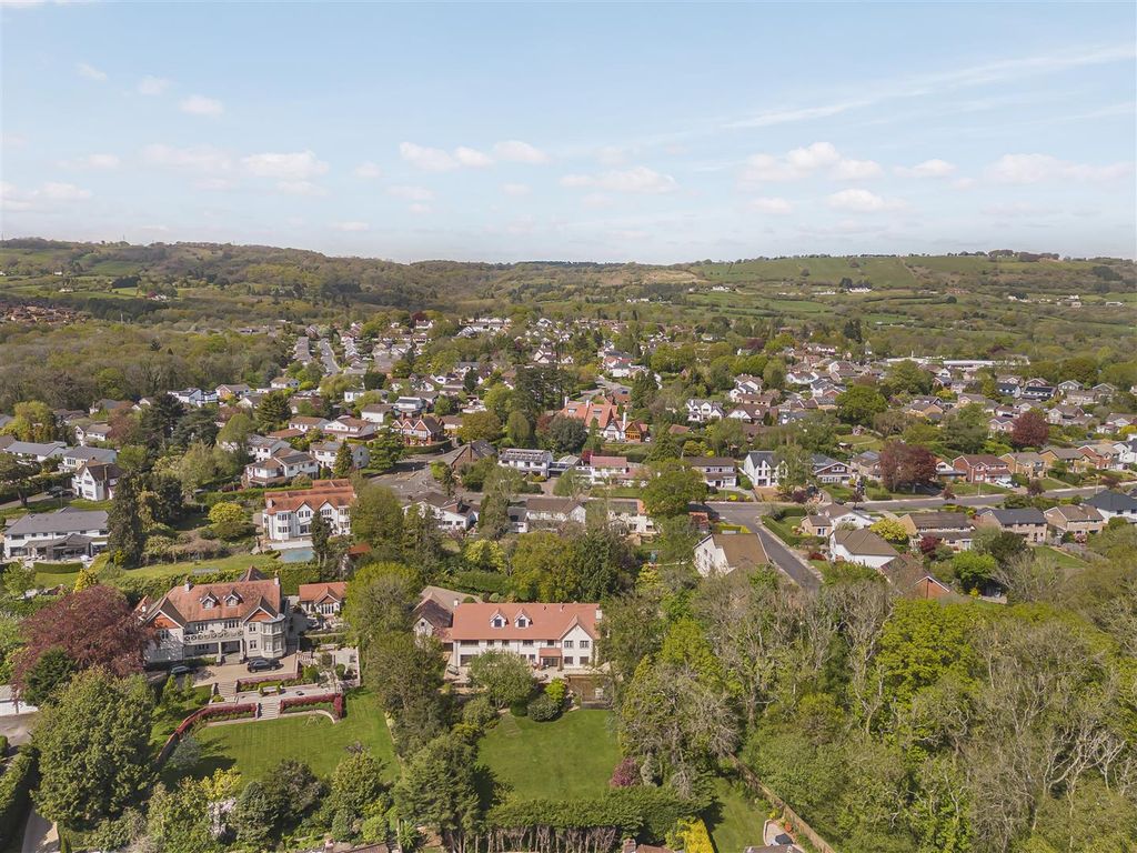 Property photo 3 of 27