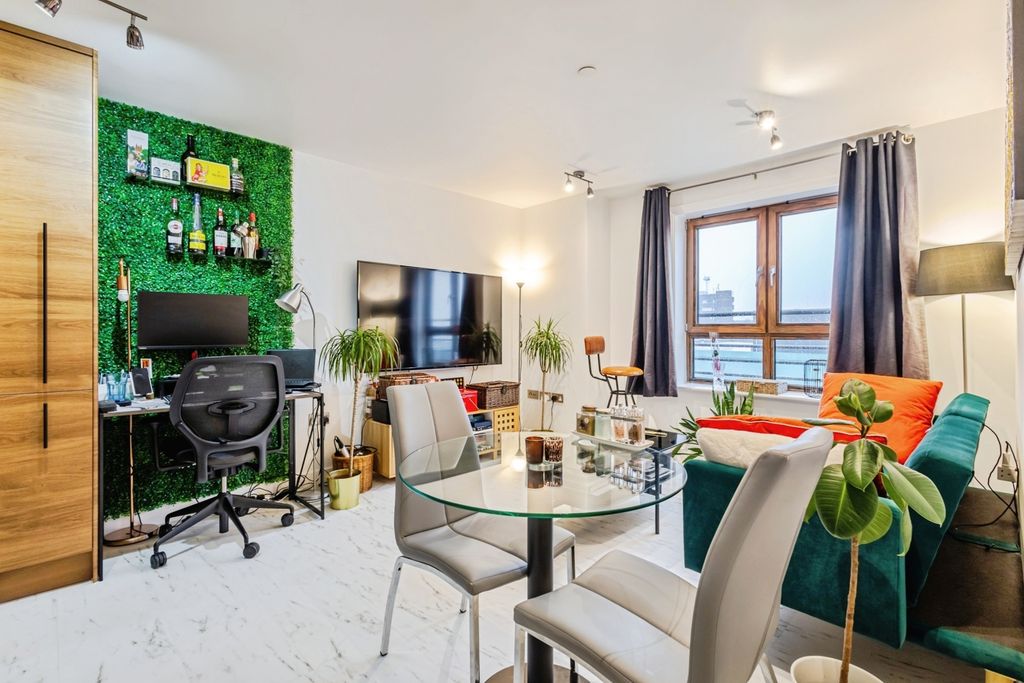 Property photo 2 of 12 Living Room