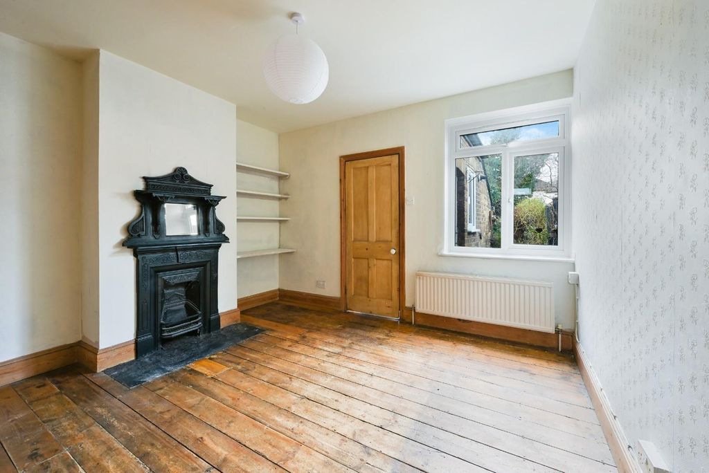 Property photo 3 of 14 Albert Road