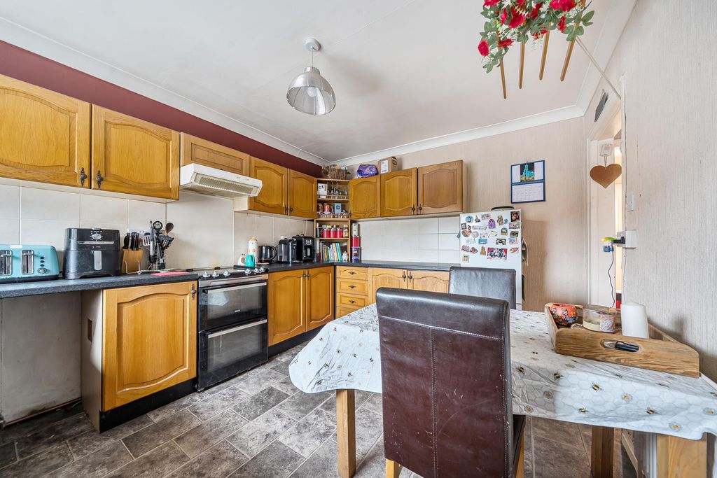 Property photo 2 of 19 Kitchen