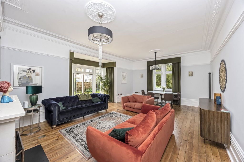 Property photo 2 of 18 Sitting Room