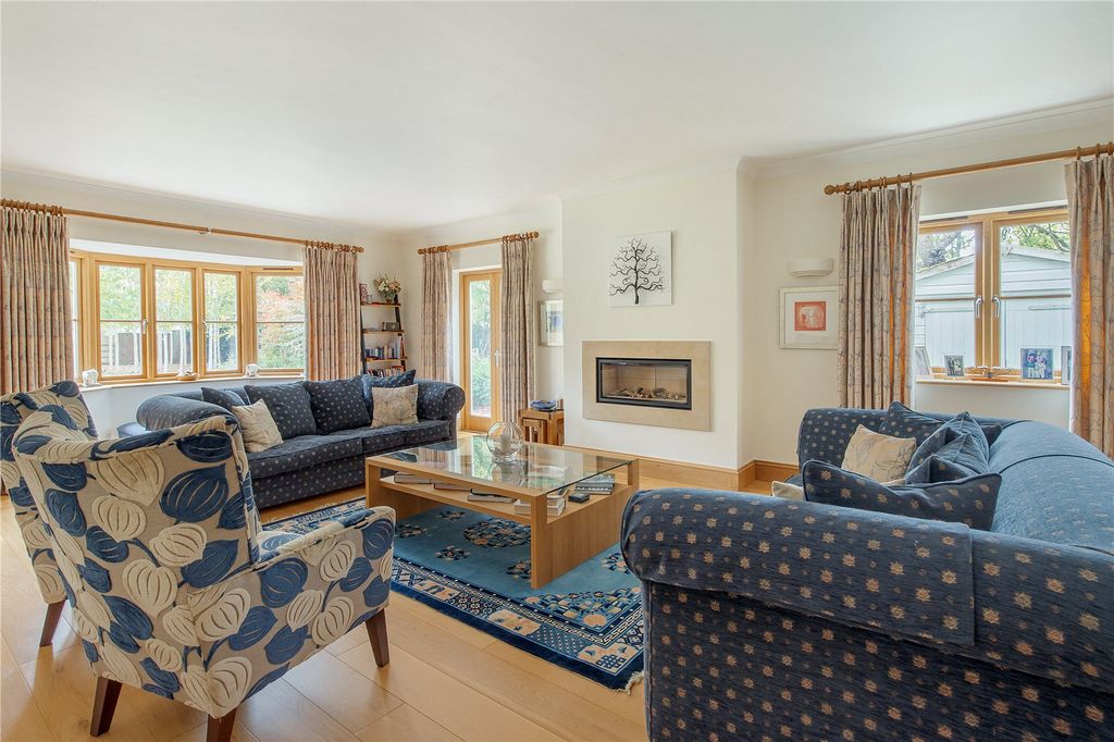 Property photo 2 of 23 Sitting Room