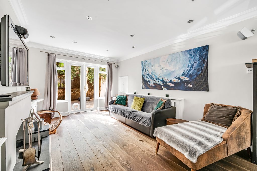Property photo 3 of 21 Grange Park (3)