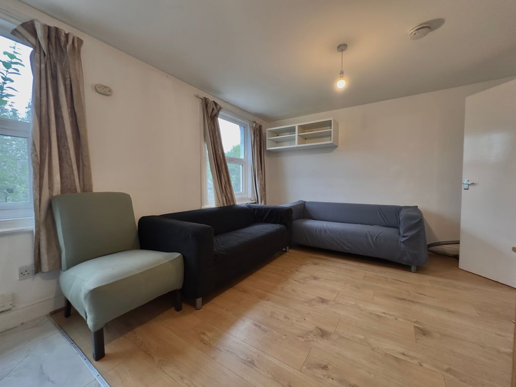 Property photo 3 of 11 Gallery