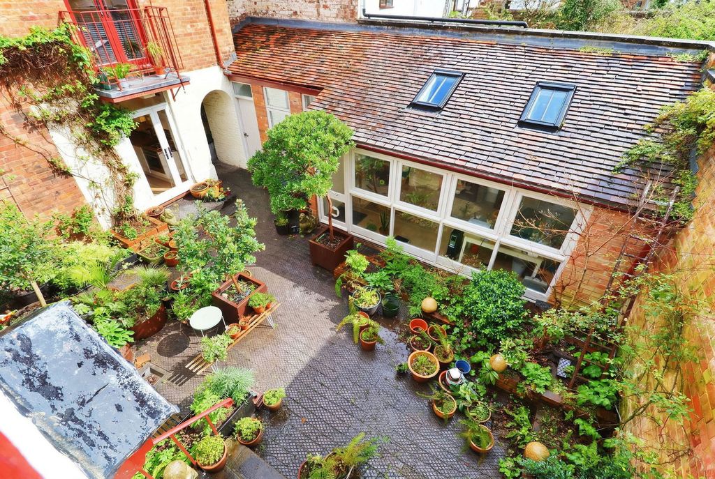Property photo 3 of 35