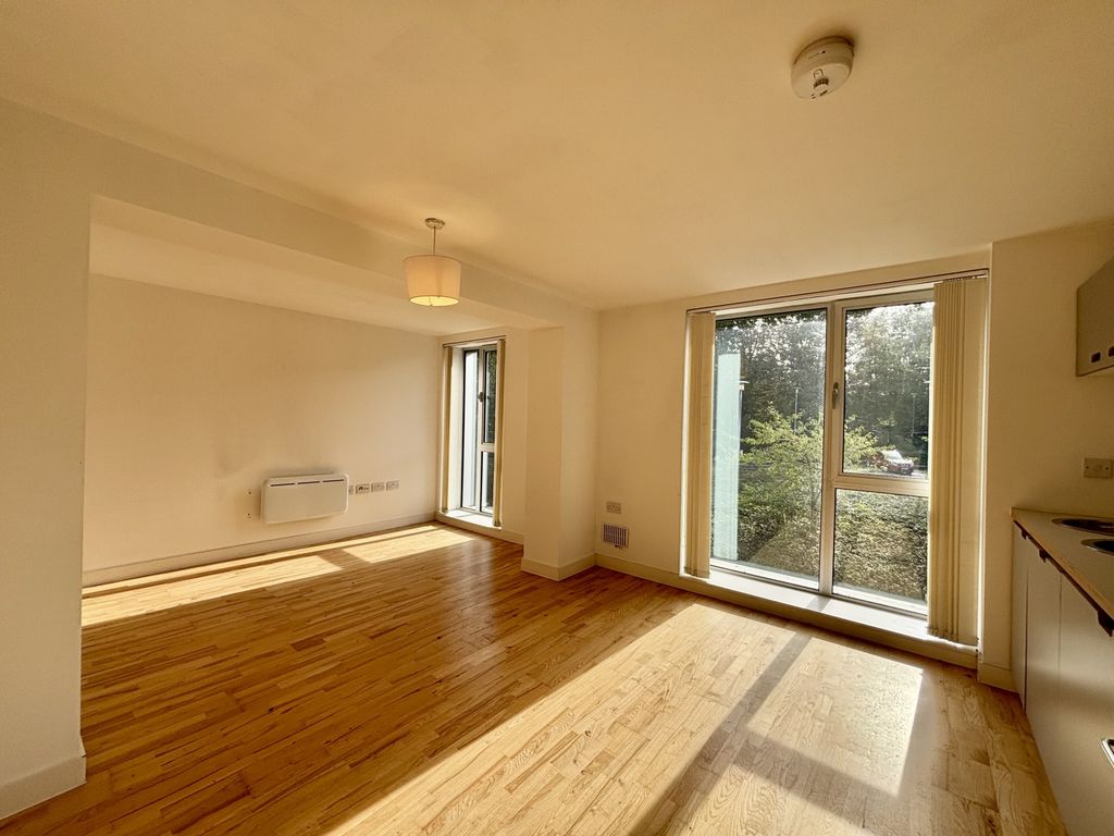 Property photo 2 of 11 Image00005