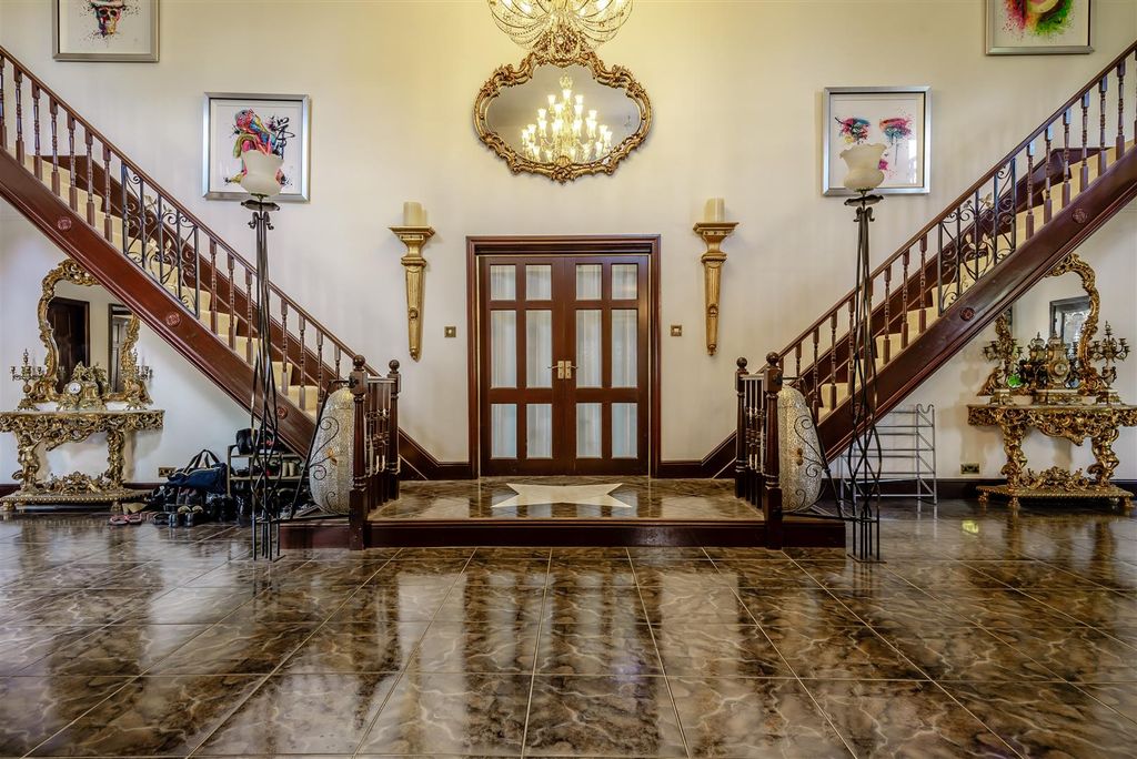 Property photo 3 of 29 8607032-Interior38.Jpg