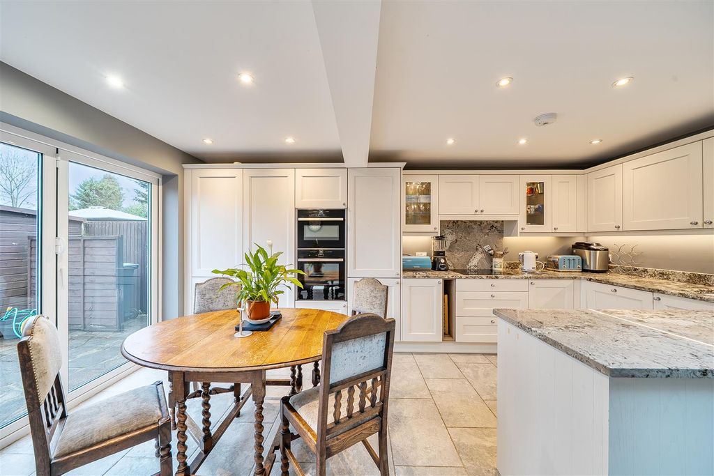 Property photo 3 of 13 New Roas - Diner.Jpg