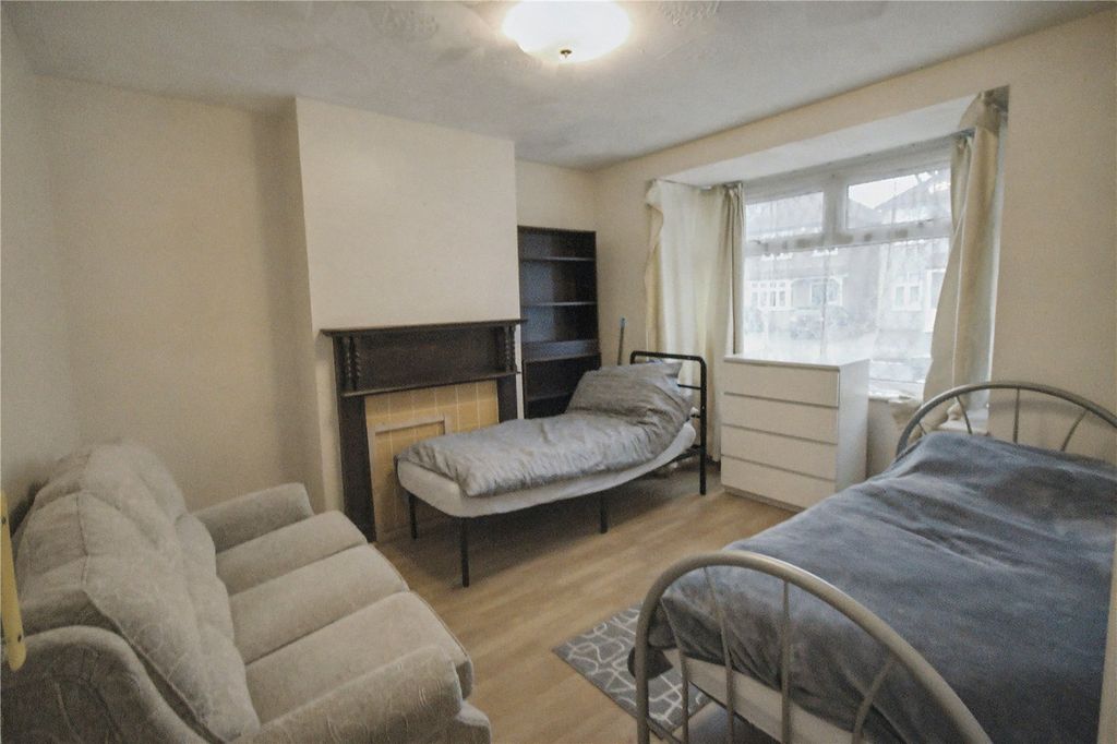 Property photo 2 of 20 Living Room