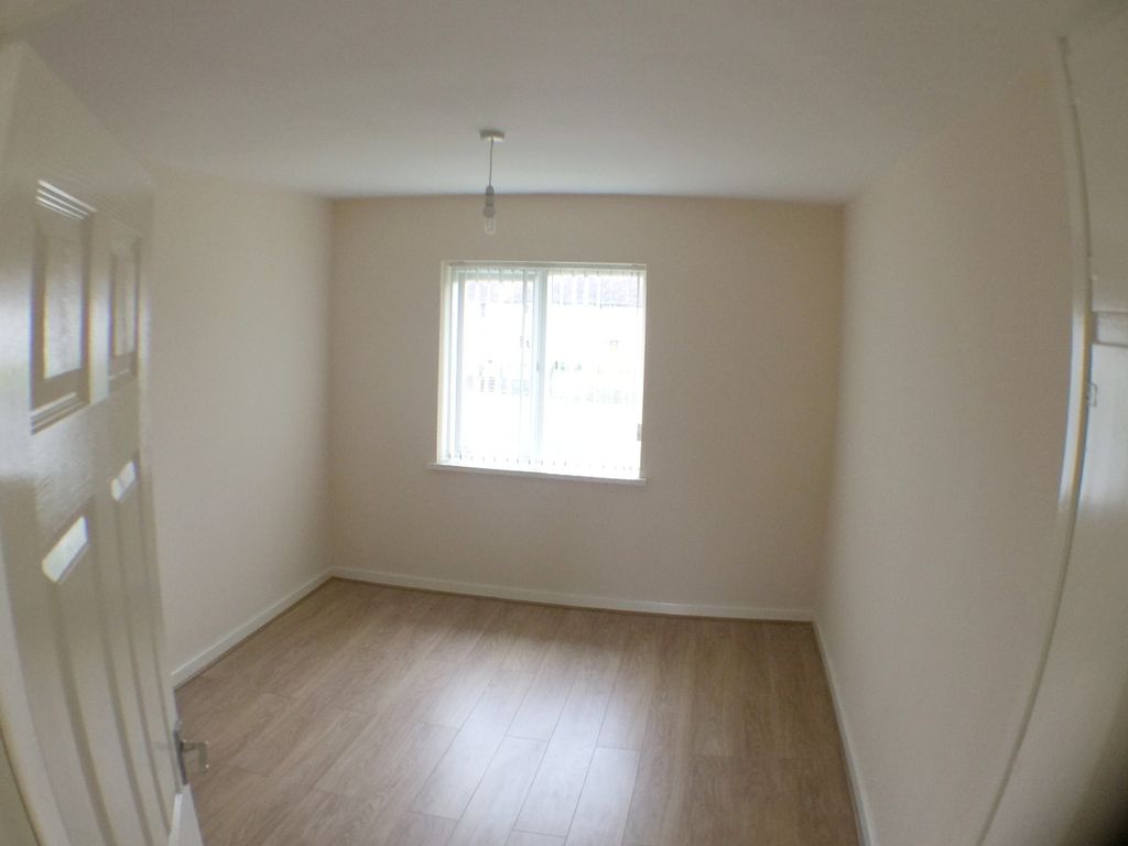 Property photo 3 of 8 Room