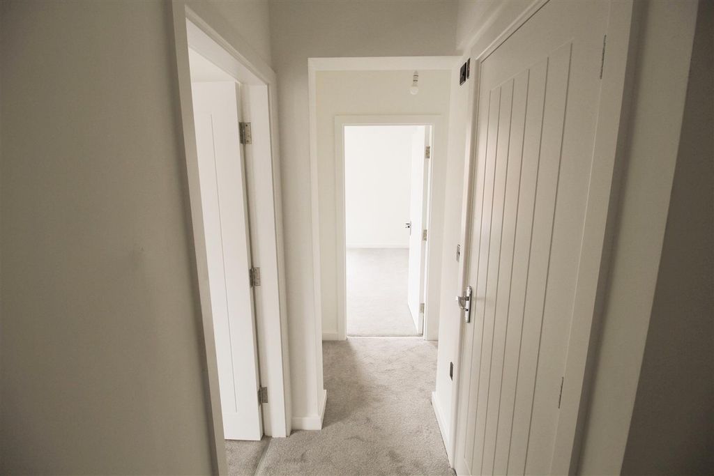 Property photo 3 of 5 Hallway.Jpg