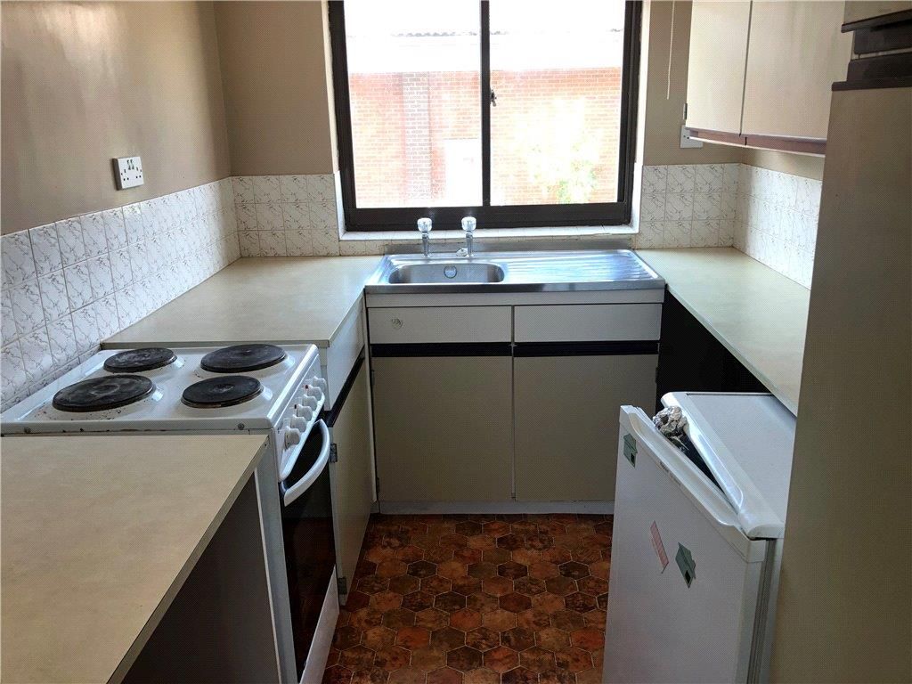 Property photo 2 of 10 Kitchen