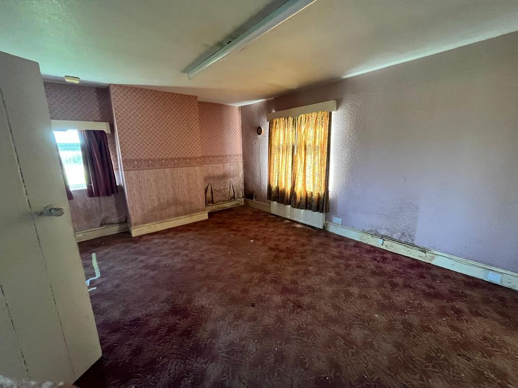 Property photo 3 of 10 Room
