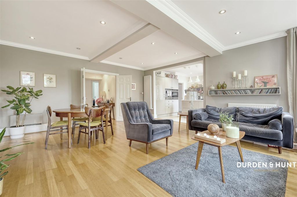 Property photo 3 of 24 Hillsleigh