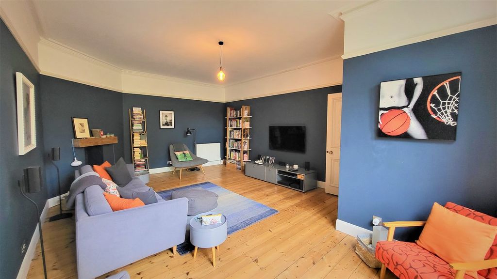 Property photo 2 of 12