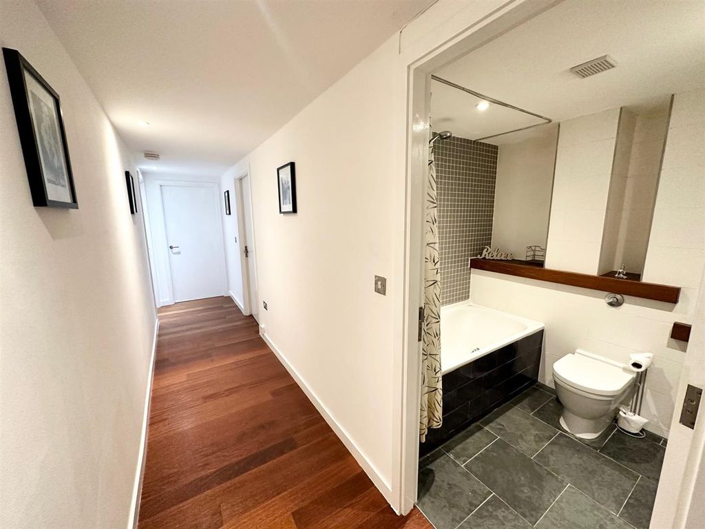 Property photo 2 of 16 Hallway