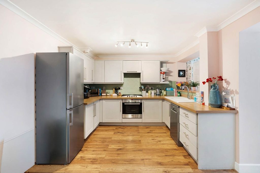 Property photo 3 of 20